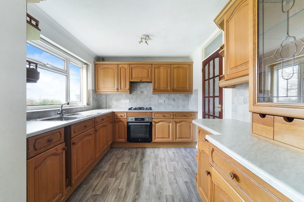 Property photo 2 of 14 Cypress Way