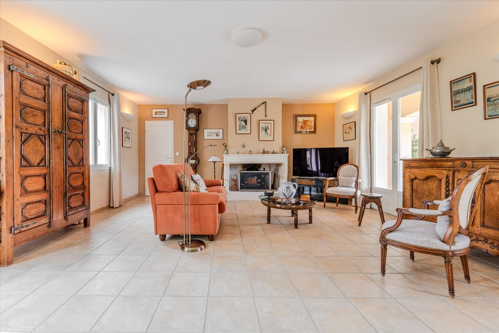 Property photo 3 of 17 Image