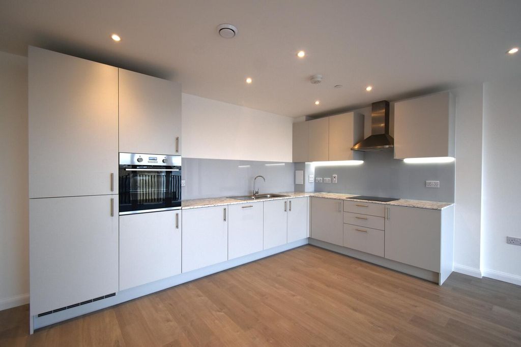 Property photo 3 of 11 Kitchen