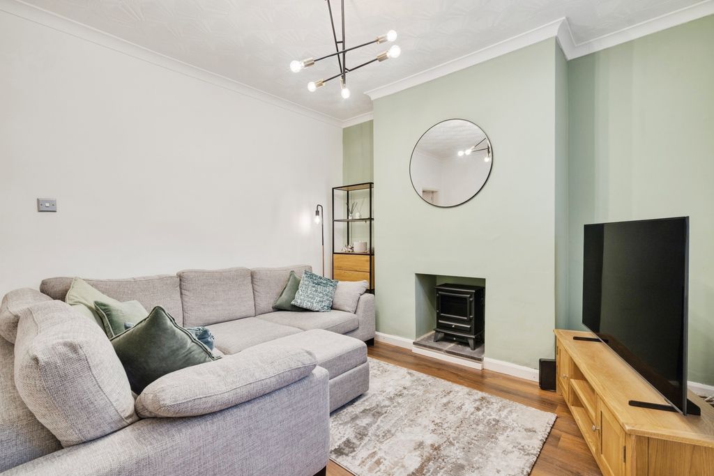 Property photo 3 of 18 Pbox-Img.Jpg