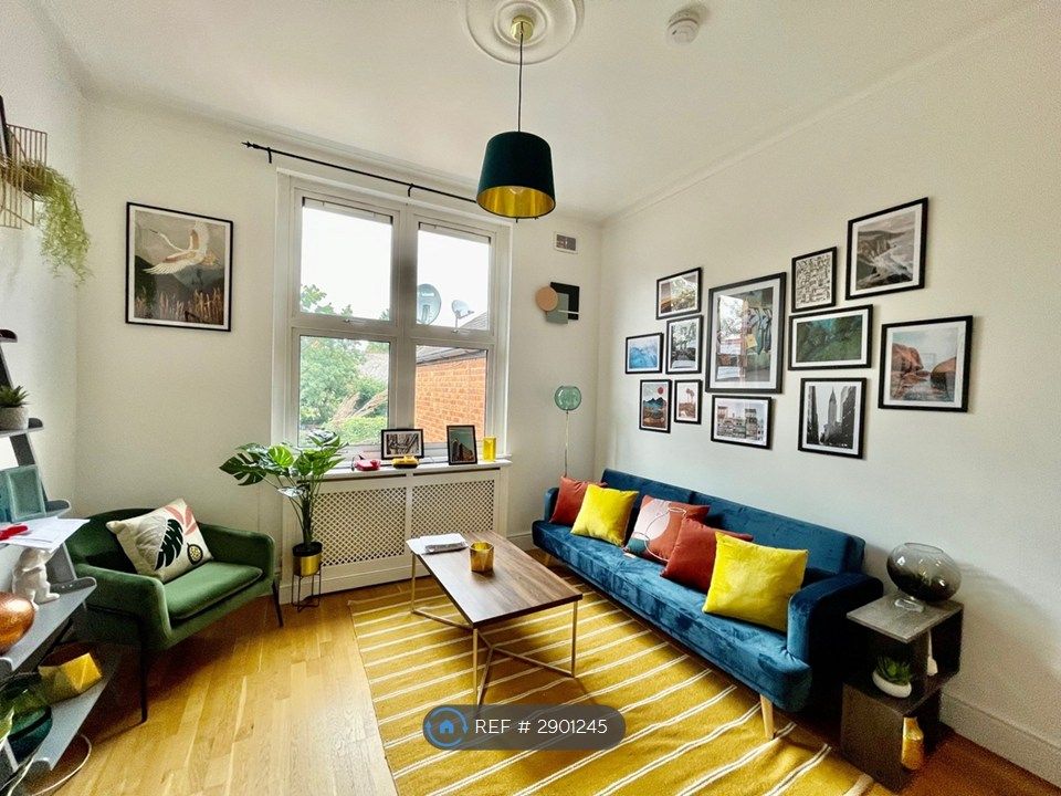 Property photo 1 of 11 Living Room (Pic 1)