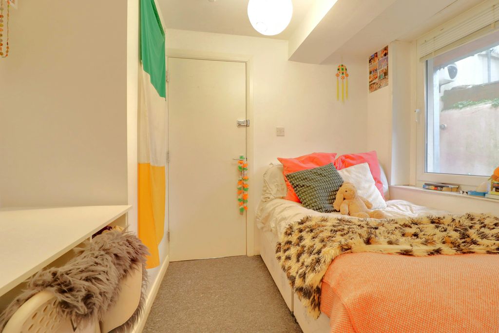 Property photo 3 of 6 Img_1366-Img_1368.Jpg