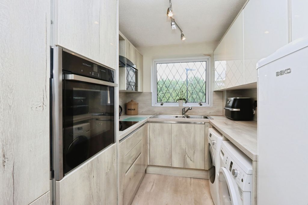 Property photo 3 of 13 Kitchen