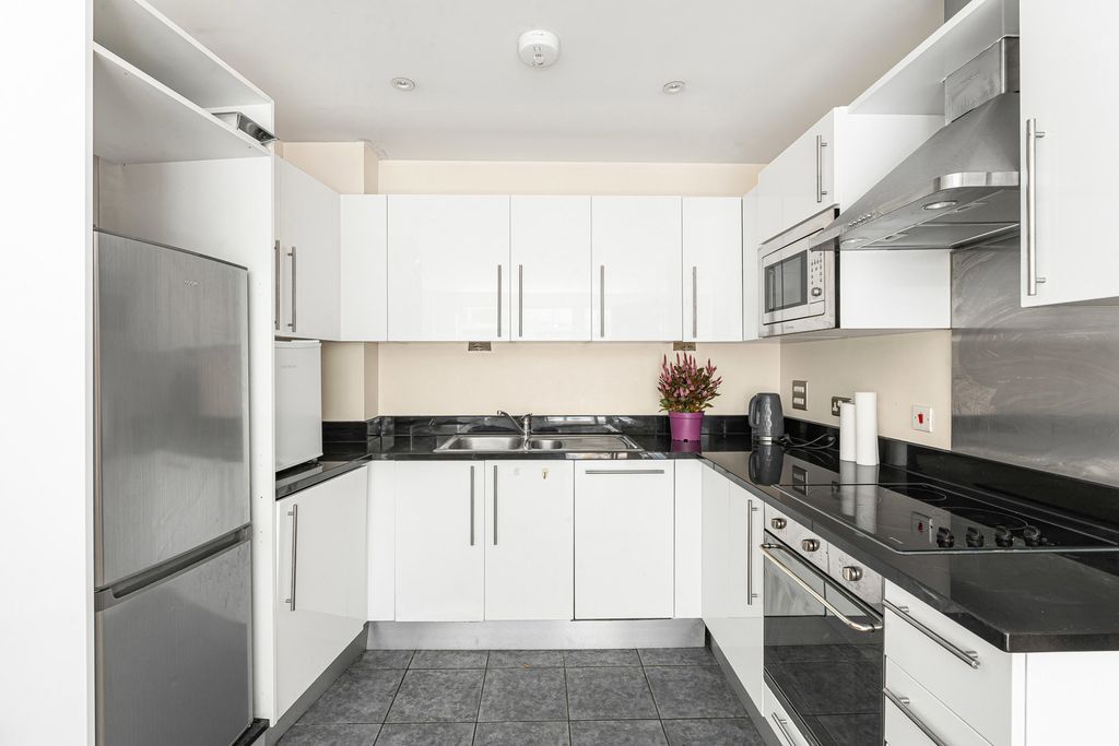 Property photo 3 of 15 Kitchen