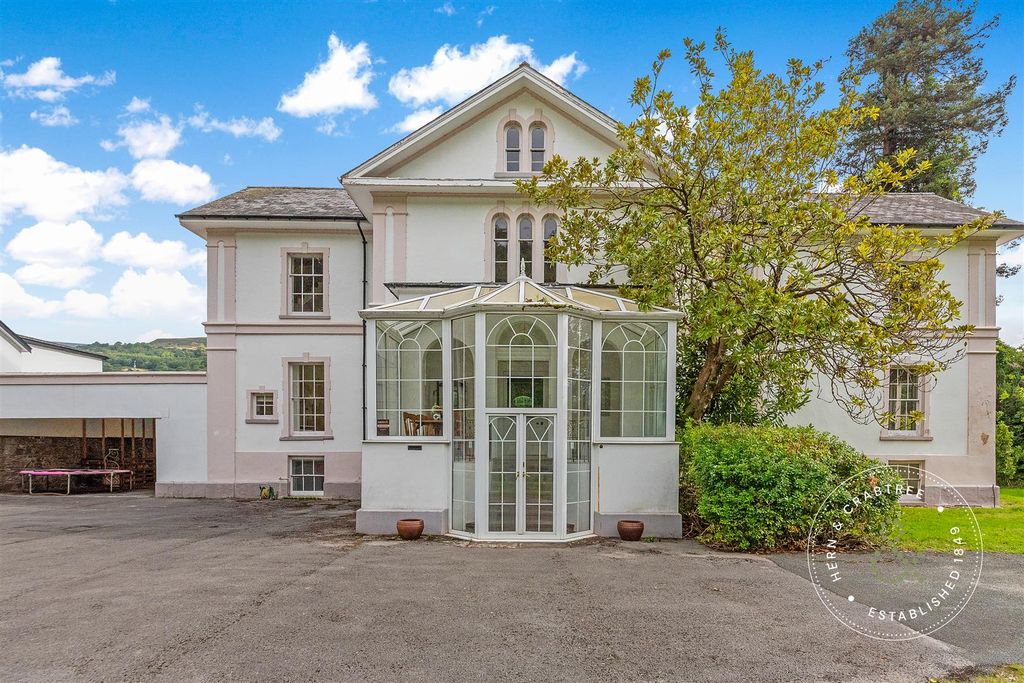 Property photo 2 of 35 Llanwysg-House-89.Jpg