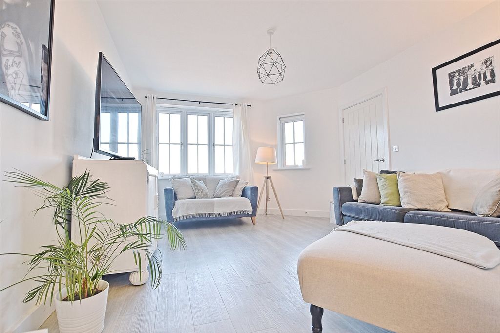 Property photo 3 of 21 Picture No. 02