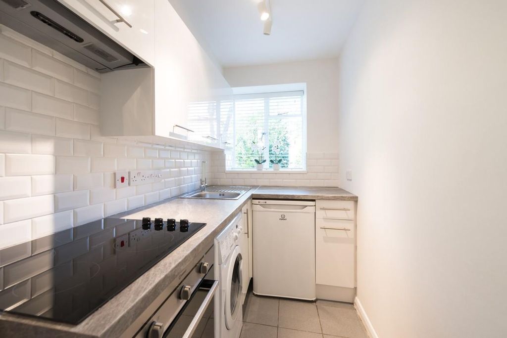 Property photo 3 of 8 1