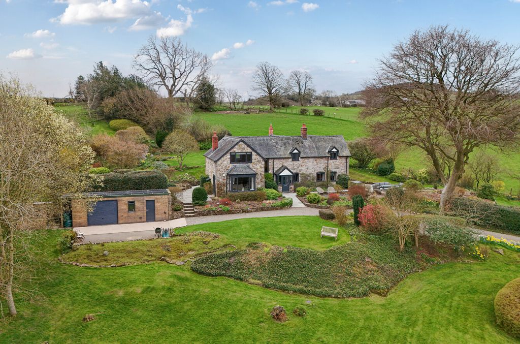 Property photo 1 of 38 -69c3Caf031715-l-1435324 (5)