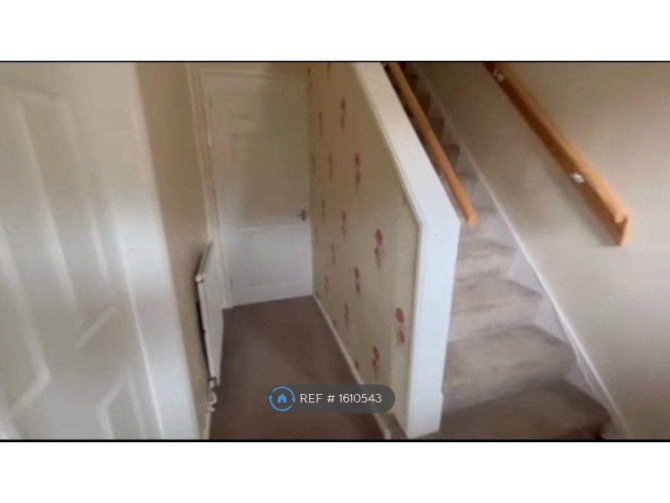 Property photo 3 of 12 Hallway