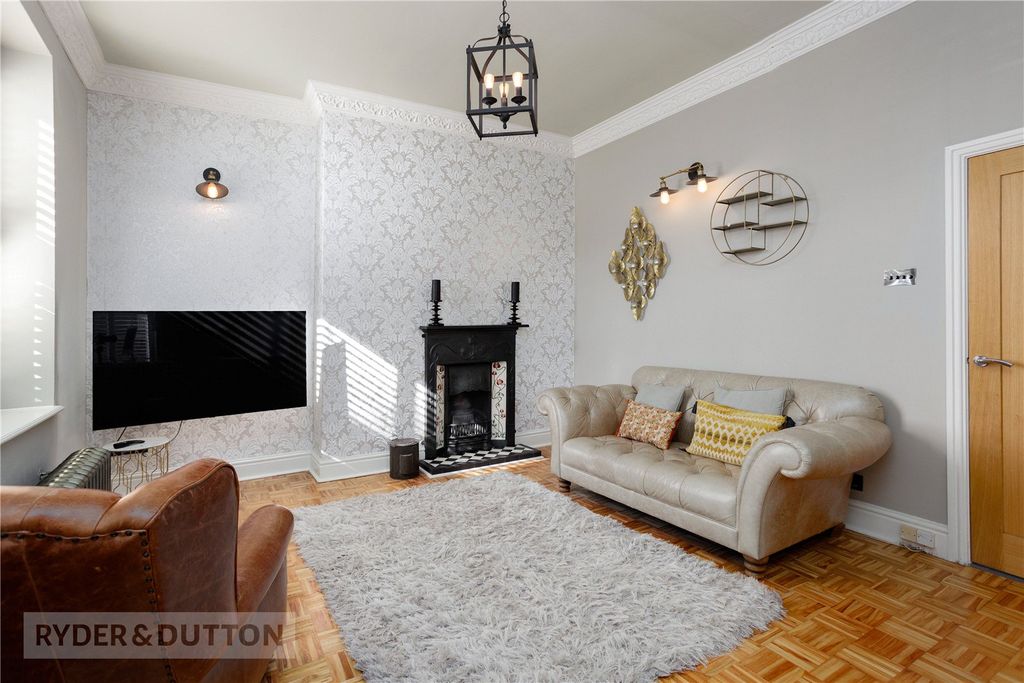 Property photo 2 of 26 Lounge