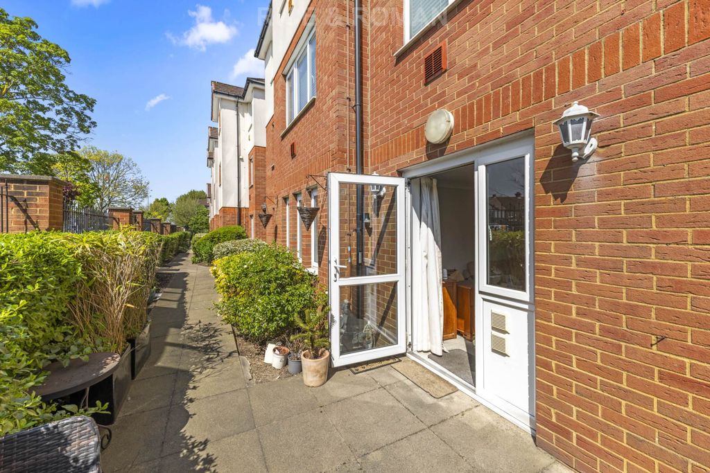 Property photo 2 of 12