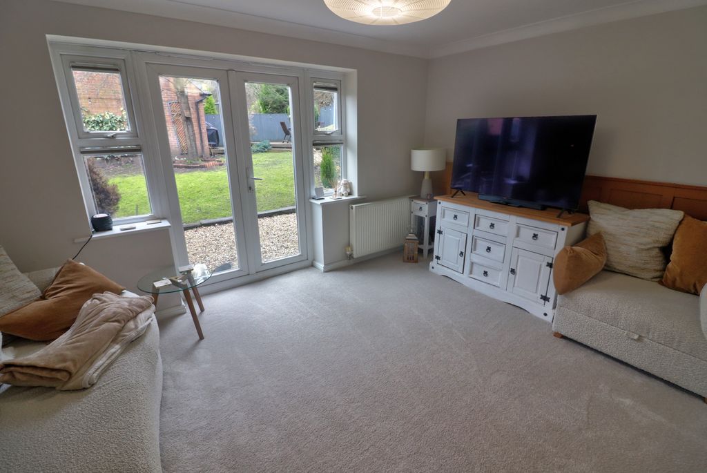 Property photo 2 of 21 Lounge