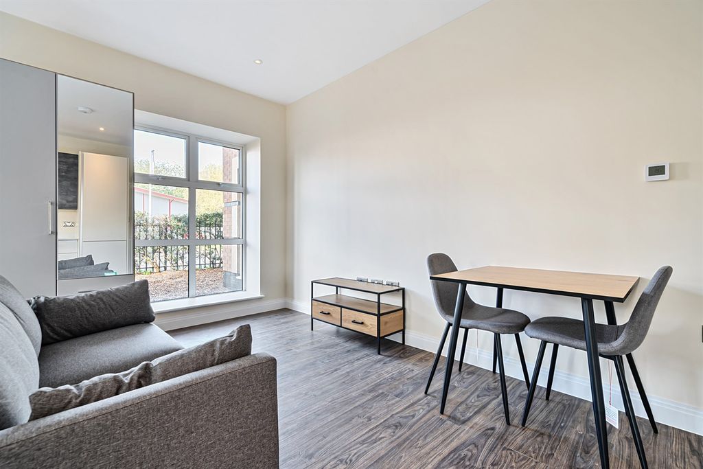 Property photo 3 of 7 Dining Area