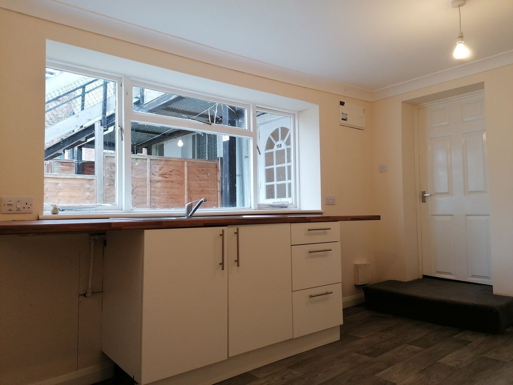 Property photo 1 of 7 Kitchen