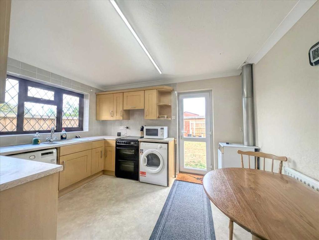 Property photo 2 of 11 Kitchen / Breakfast Room