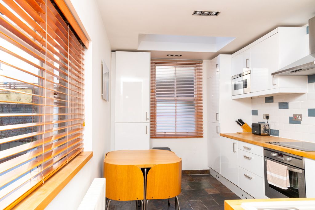 Property photo 2 of 22