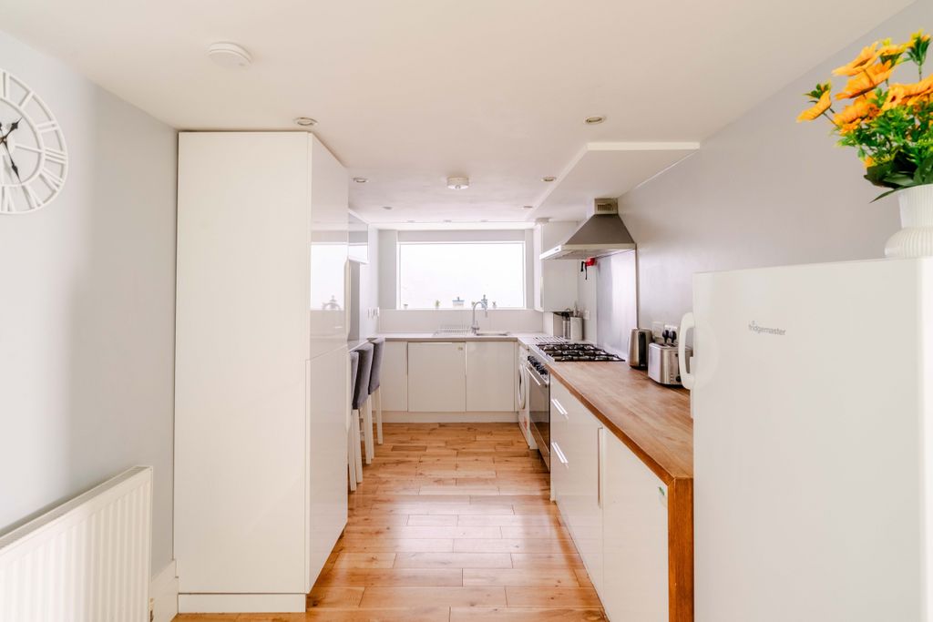 Property photo 2 of 14 15