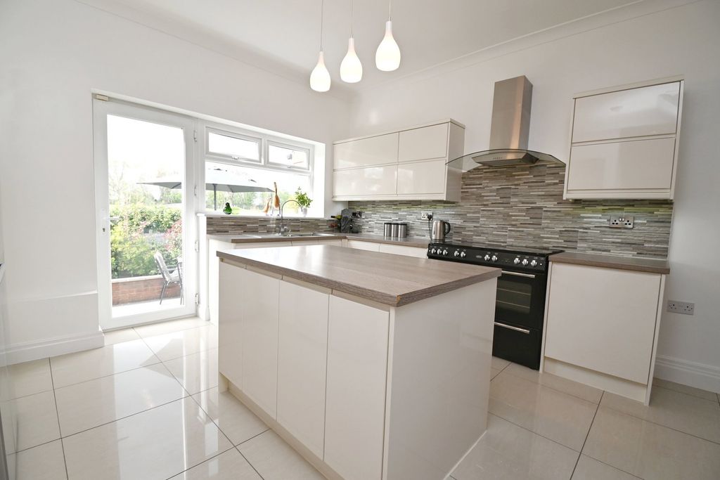 Property photo 3 of 36