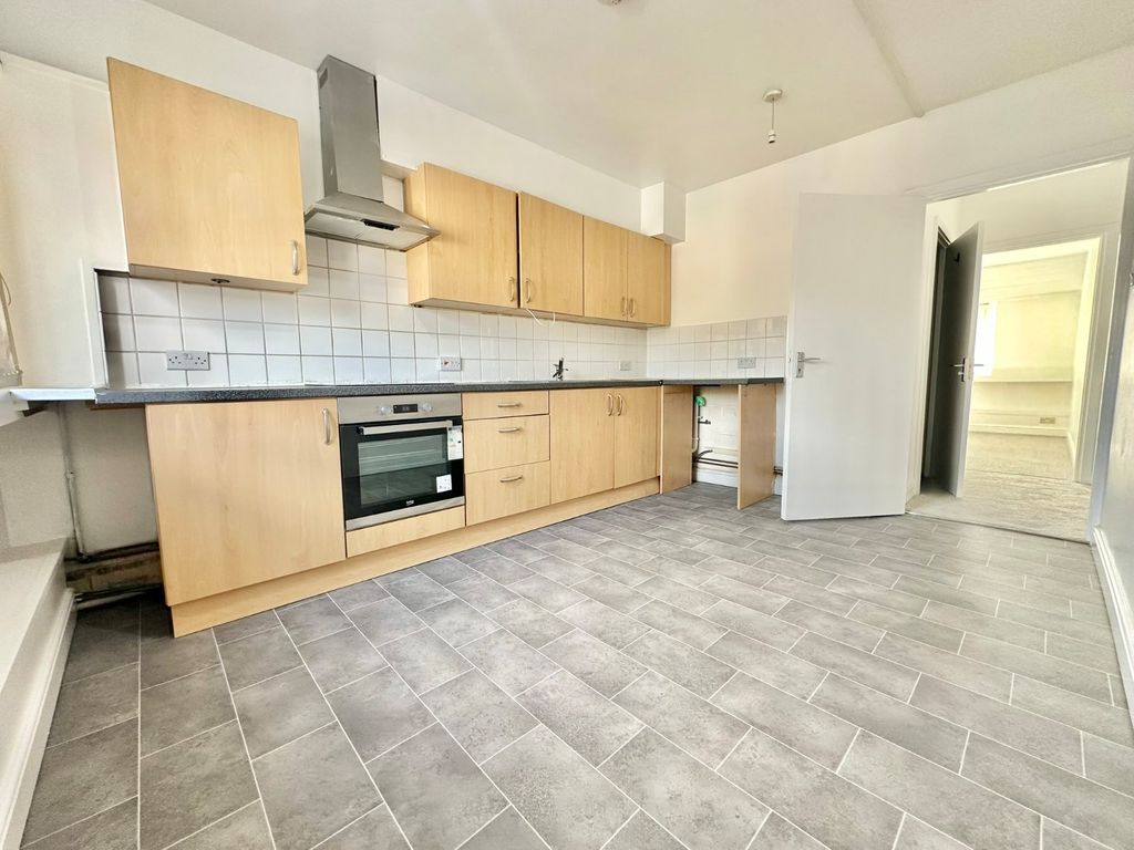 Property photo 2 of 11 Picture No. 14