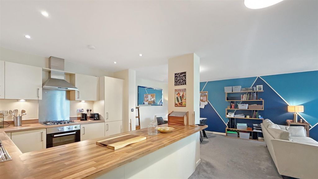 Property photo 3 of 12 Cbfaac16988dc1773Bf21B8d8d0Ad01ee3d50131.Jpg
