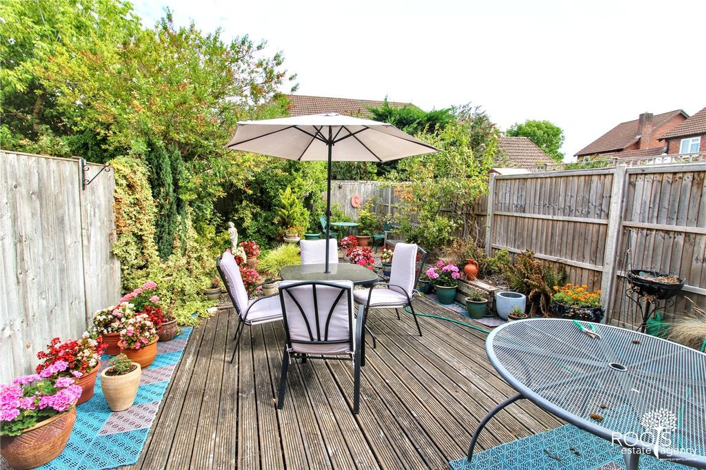 Property photo 2 of 14 Garden