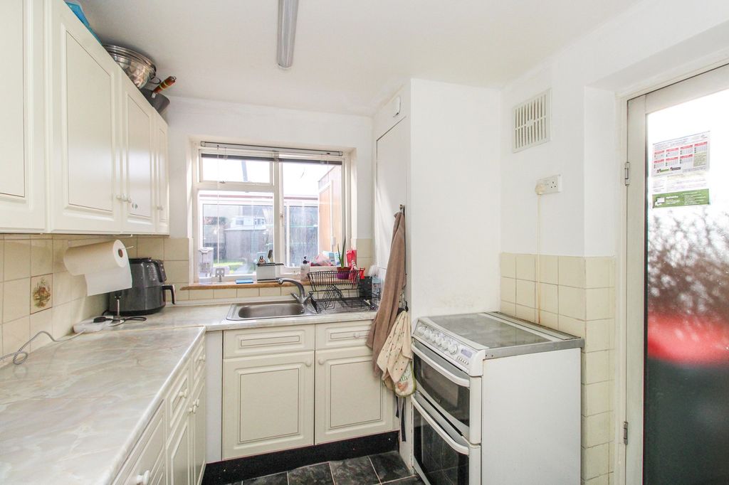 Property photo 3 of 12 Kitchen