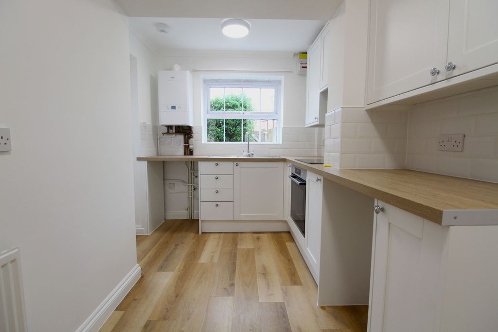 Property photo 2 of 16 Kitchen 2