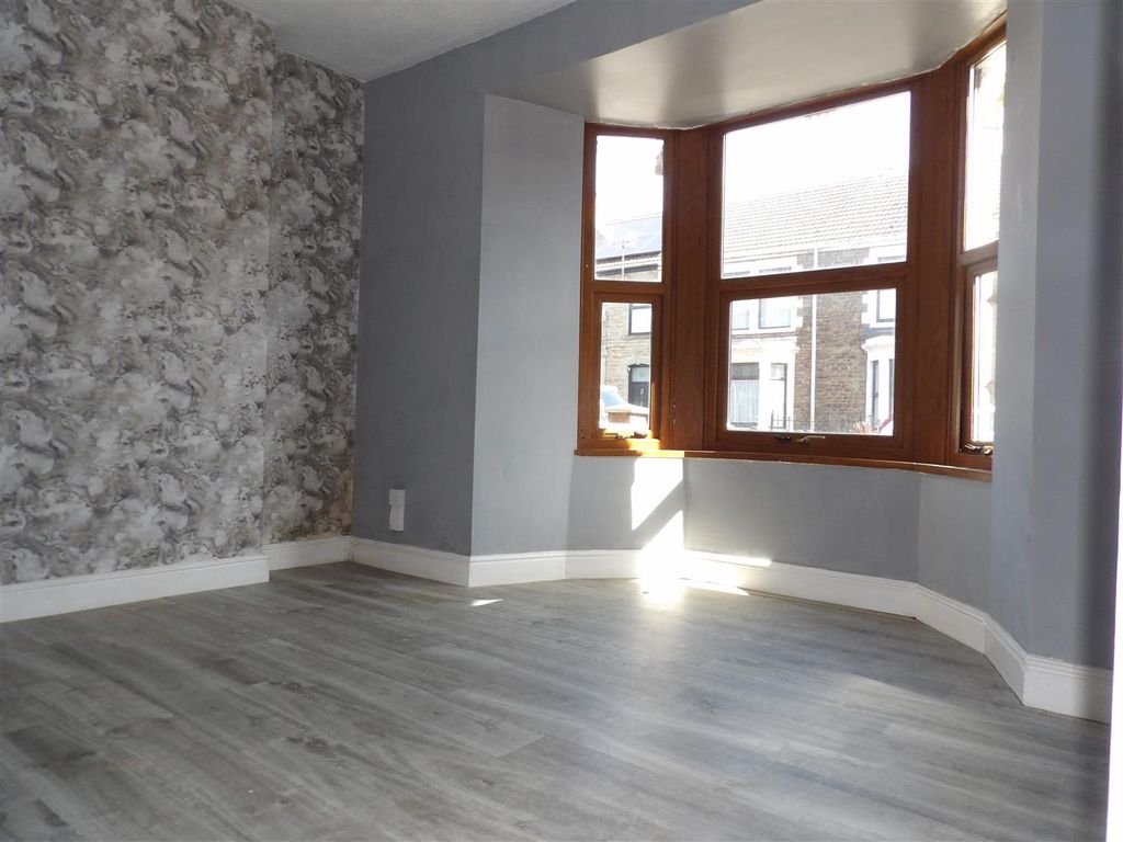 Property photo 2 of 16 Lounge (Reception)