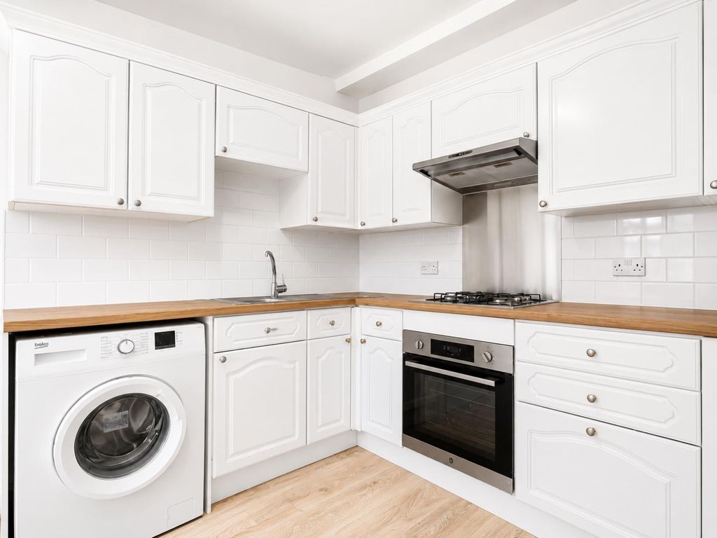Property photo 2 of 9 Kitchen