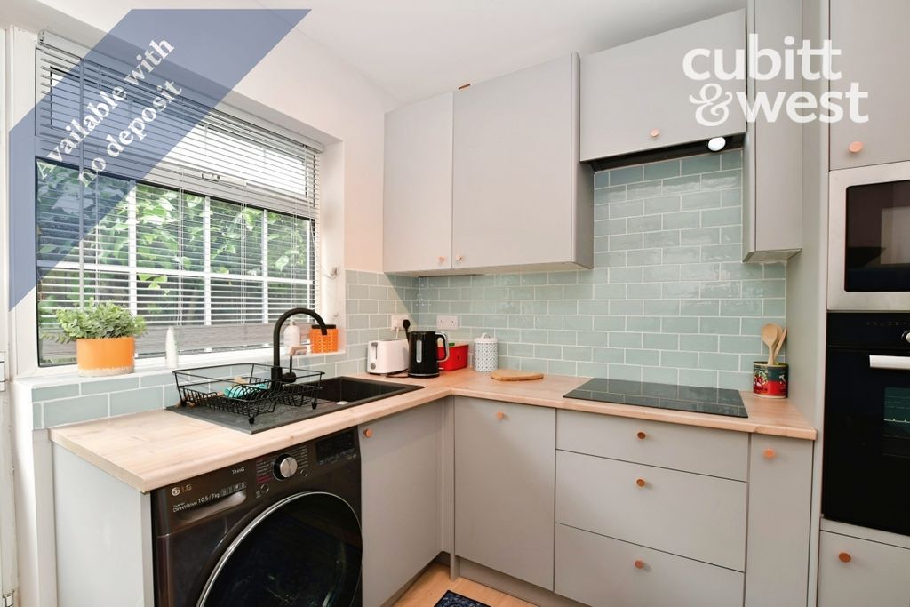 Property photo 2 of 12 Kitchen