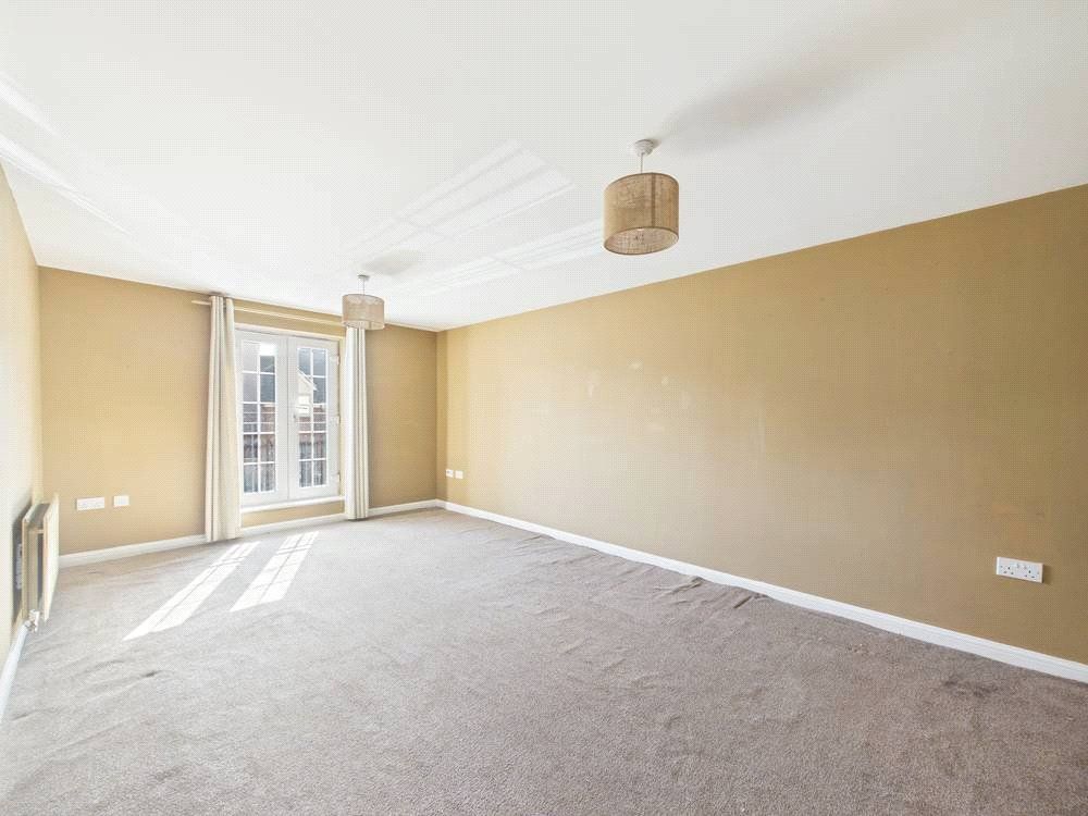 Property photo 2 of 8 Picture No. 17