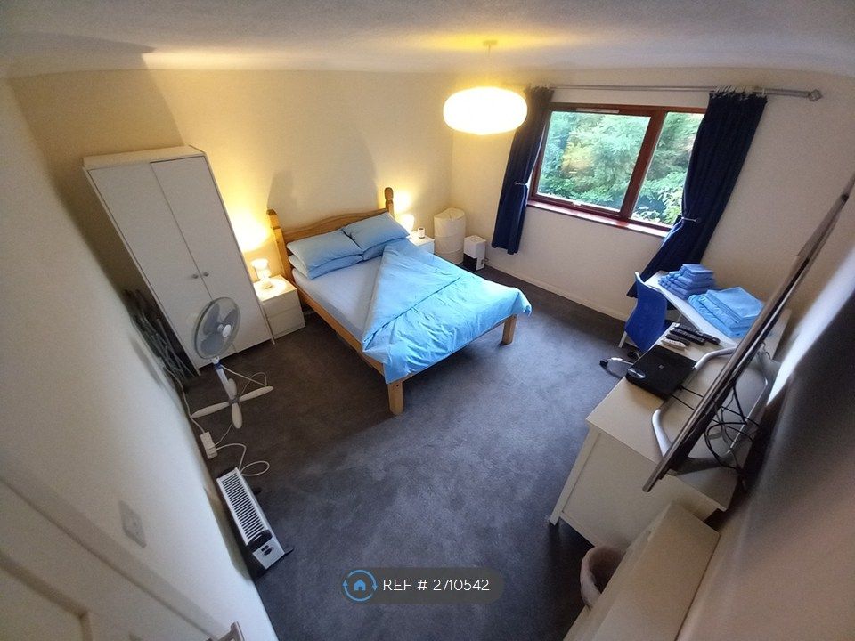 Property photo 1 of 6 Plenty Of Space!