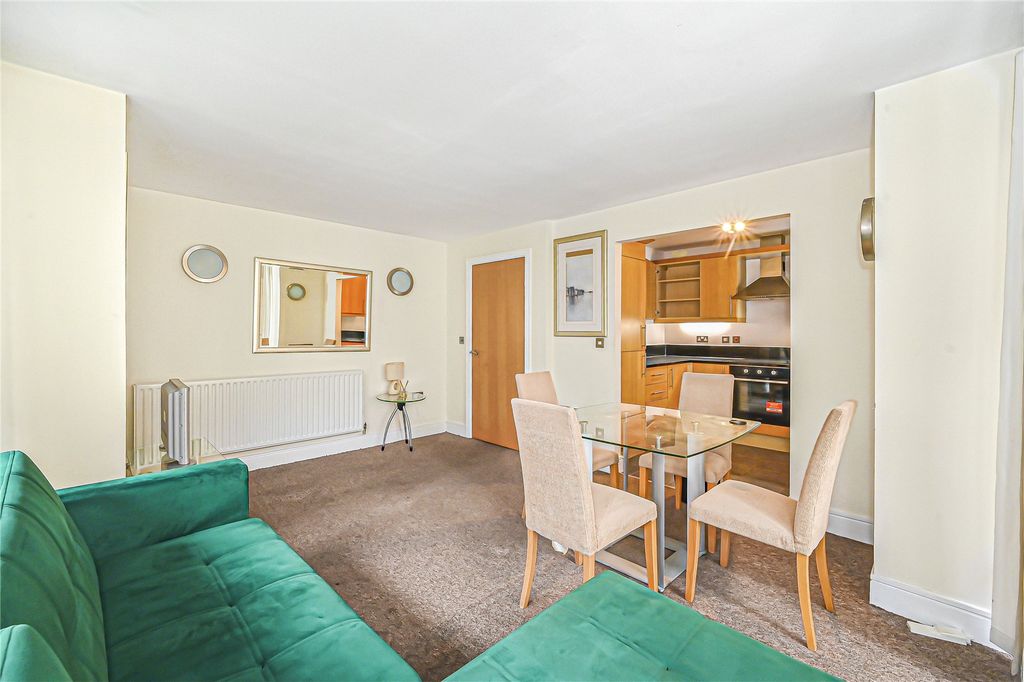 Property photo 2 of 15 Picture No. 18