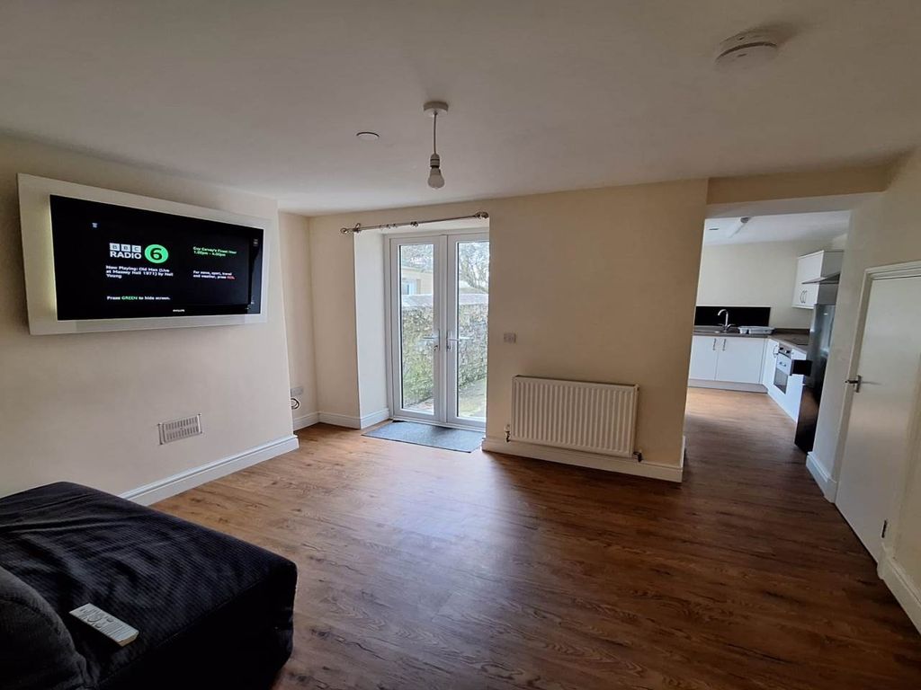 Property photo 2 of 6 Lounge