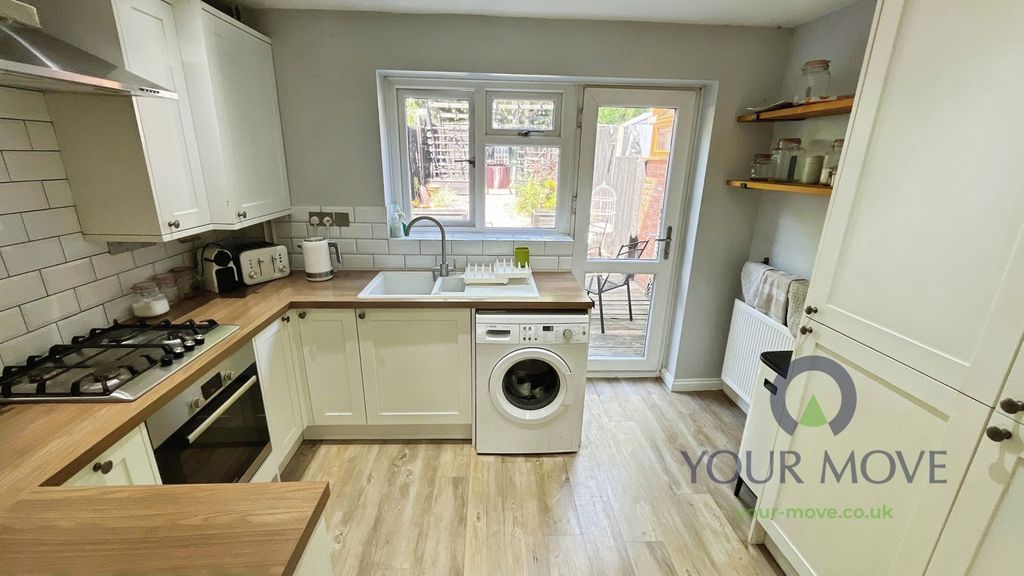 Property photo 3 of 13 Kitchen