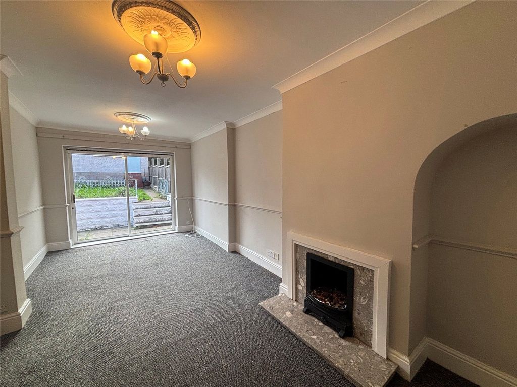Property photo 3 of 14 Living Room