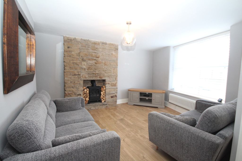 Property photo 2 of 10 Lounge