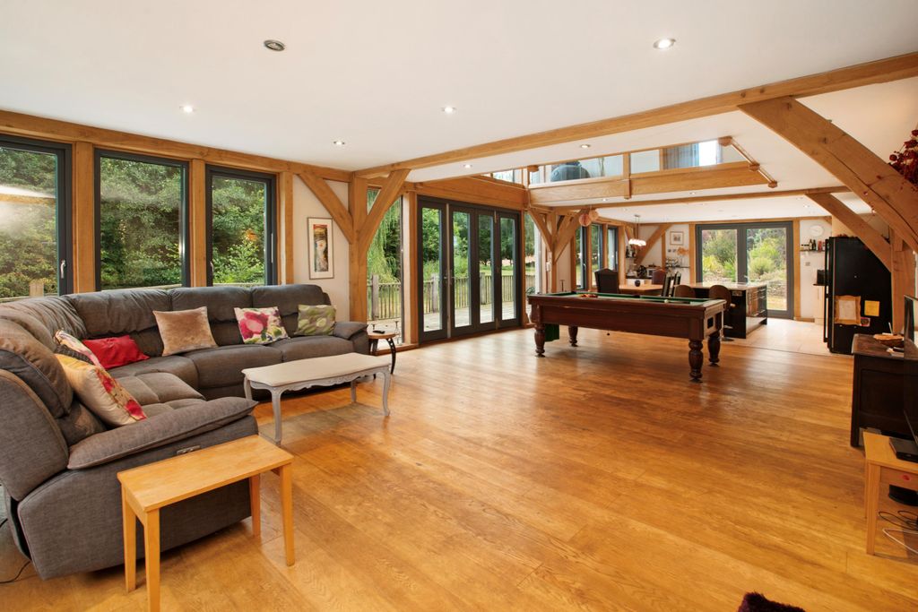 Property photo 3 of 18 Image