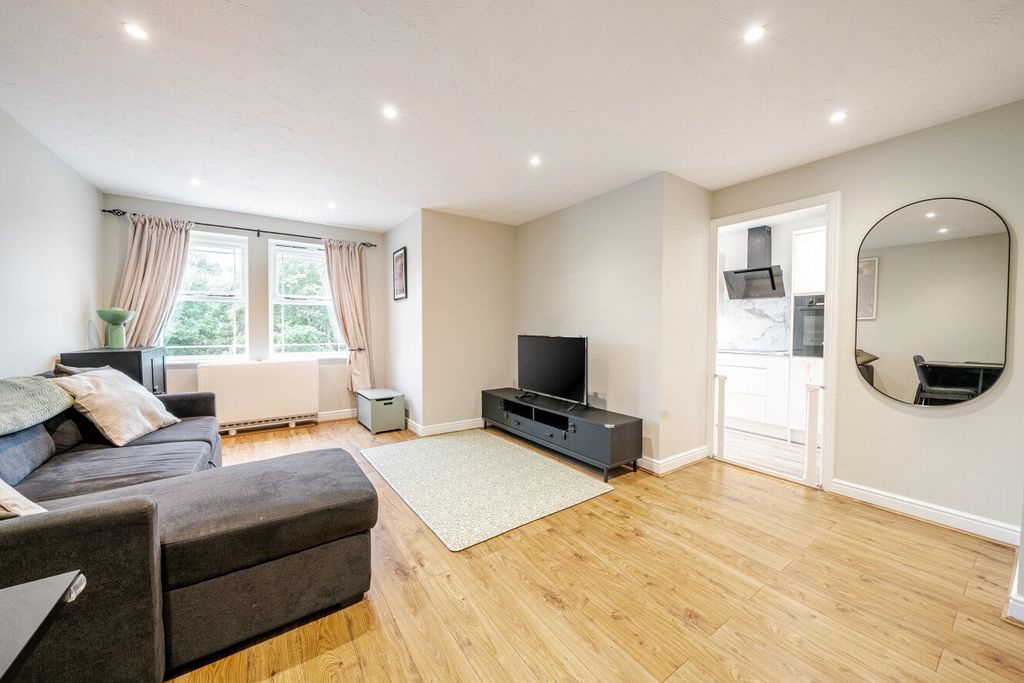 Property photo 1 of 16 Picture No. 09