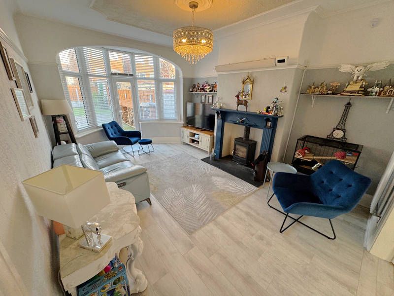 Property photo 3 of 28 Lounge