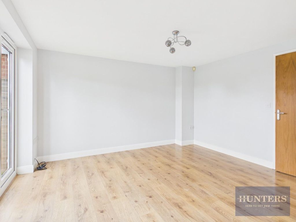 Property photo 3 of 18 Living Room