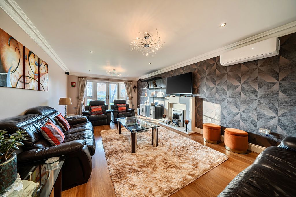 Property photo 2 of 24 1422667-8-69A8815...