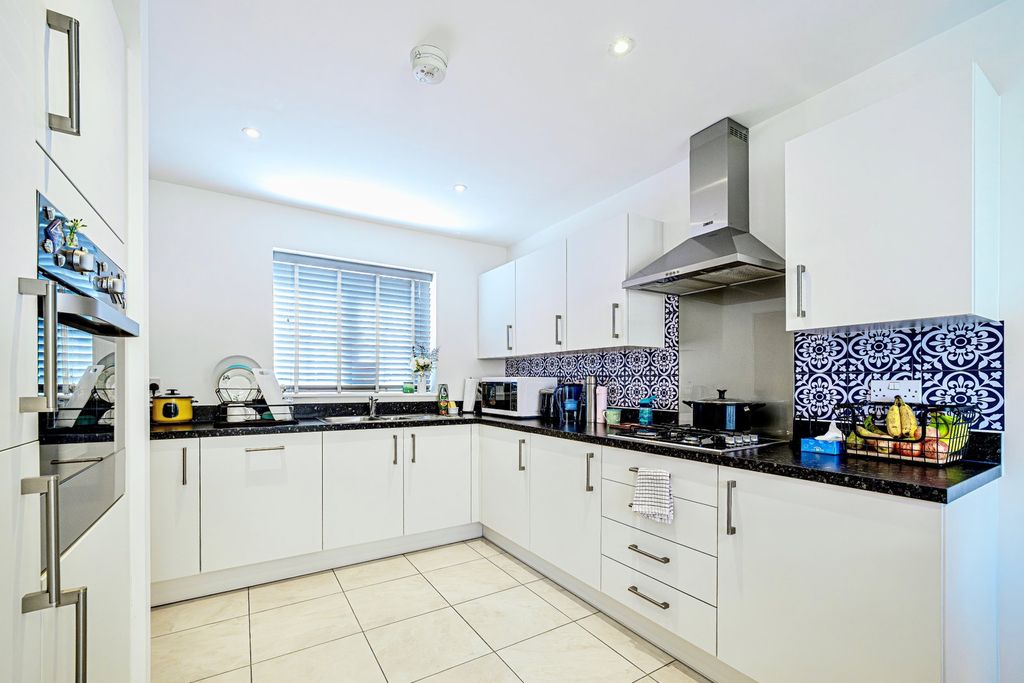 Property photo 3 of 23