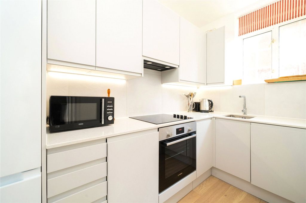 Property photo 2 of 10 Kitchen