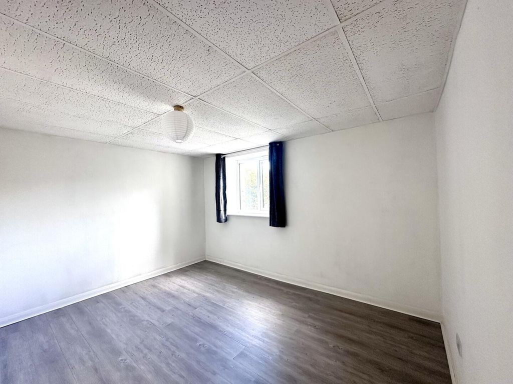 Property photo 3 of 5 Bedroom