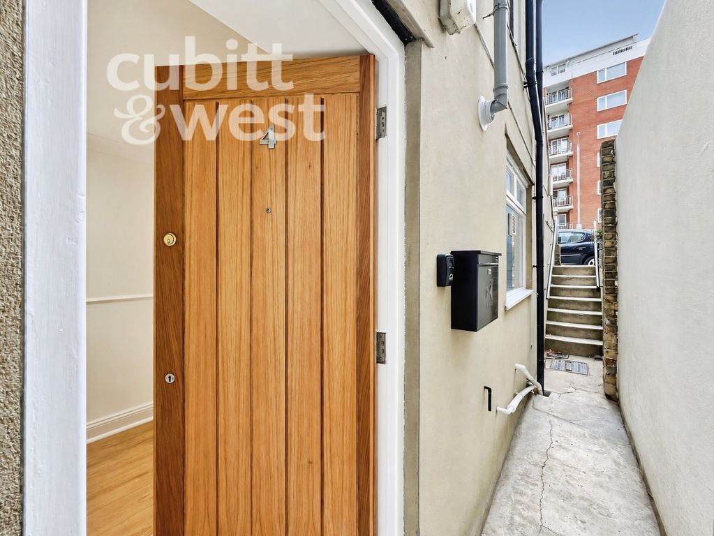 Property photo 2 of 12 Own Entrance