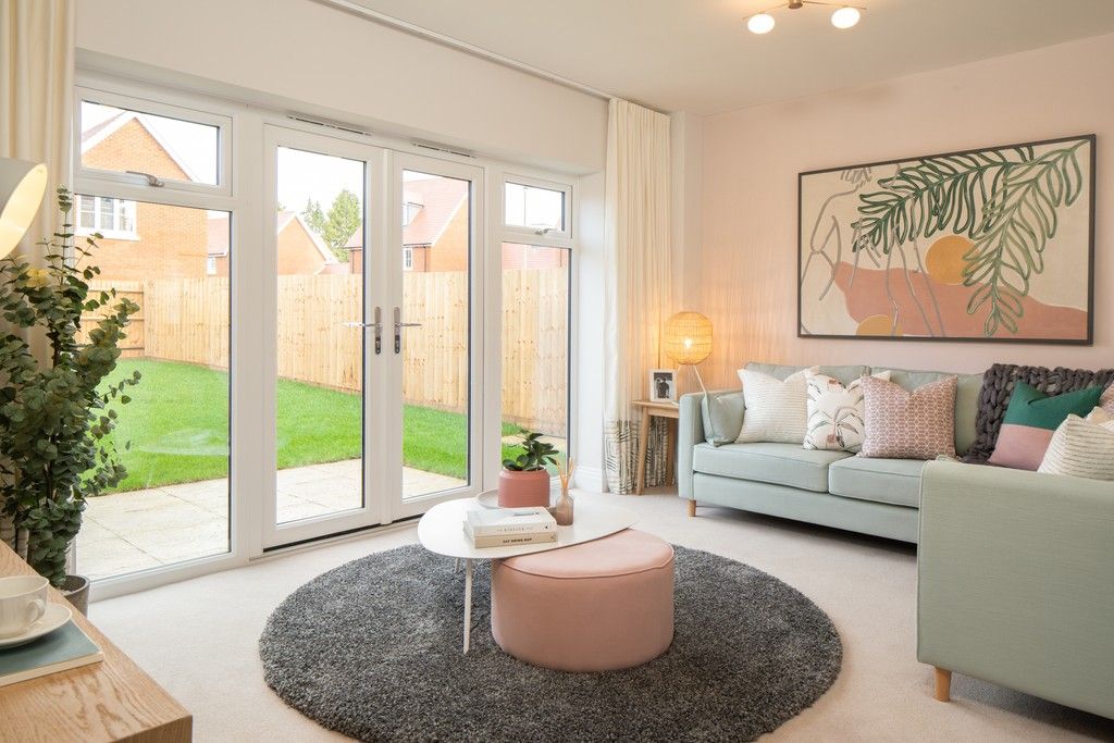 Property photo 2 of 12 Edmund Park, Kings Langley