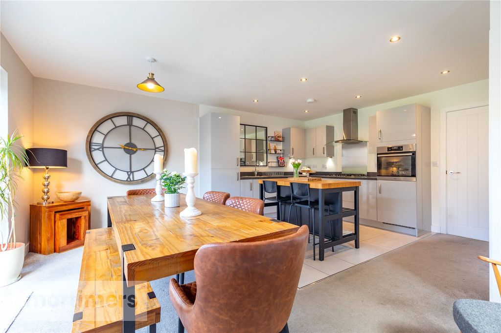 Property photo 2 of 37 Kitchen/Dining