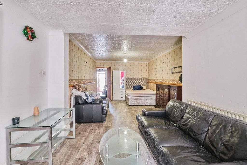 Property photo 3 of 22