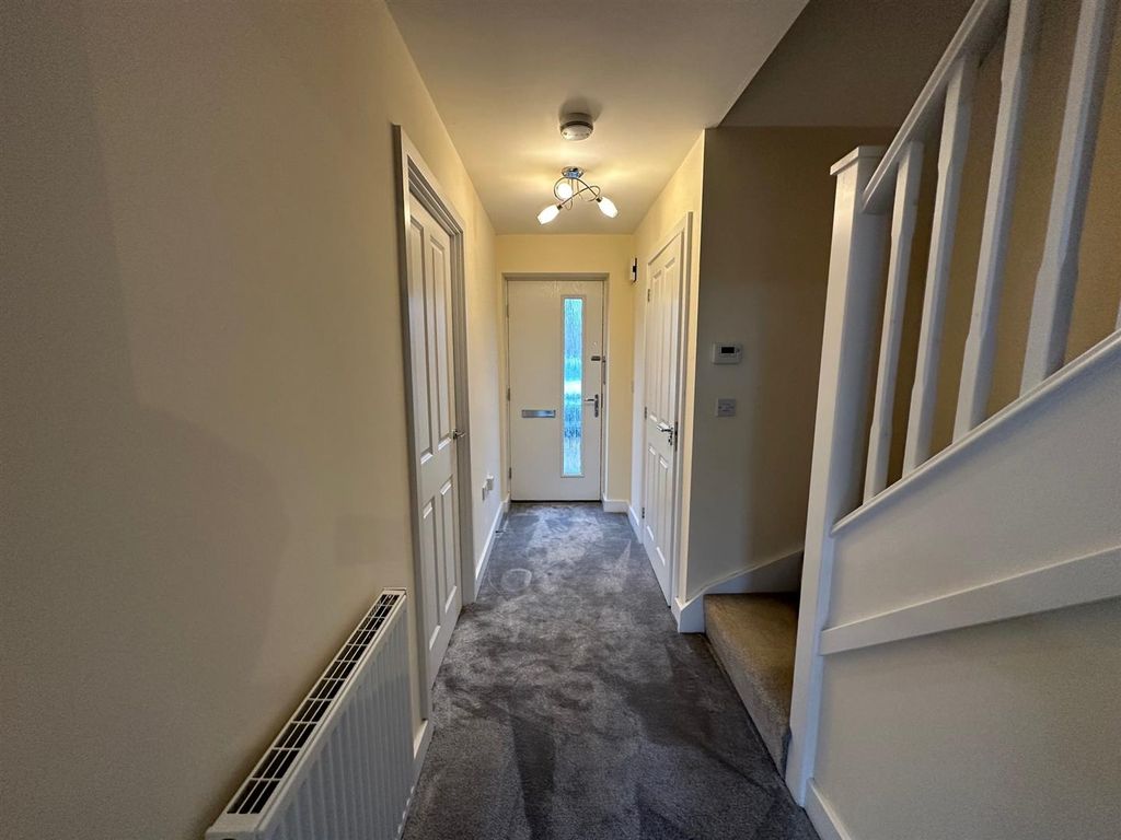 Property photo 3 of 17 Entrance Hall